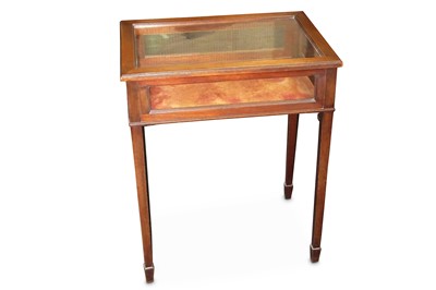 Lot 795 - An Edwardian mahogany vitrine cabinet, the...