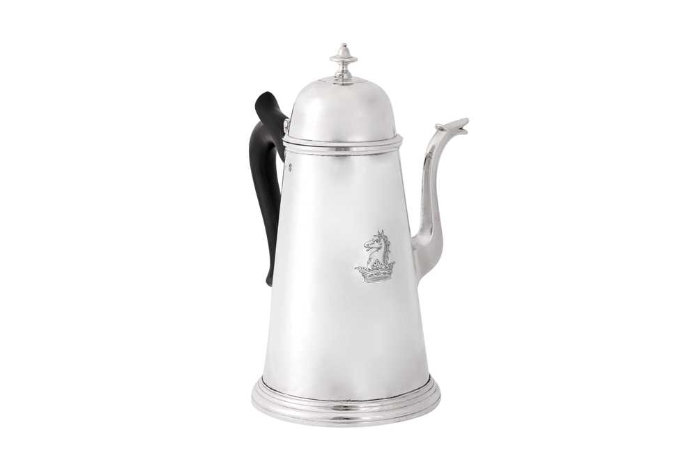 Lot 1 - A George I sterling silver side-handled coffee pot, London 1725 by Thomas Mason (reg. 1st July 1720)