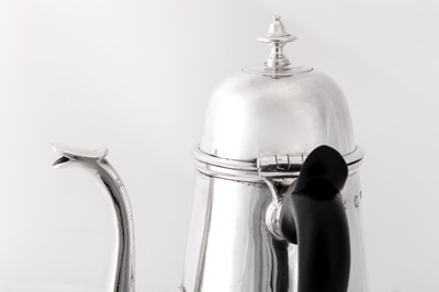 Lot 1 - A George I sterling silver side-handled coffee pot, London 1725 by Thomas Mason (reg. 1st July 1720)