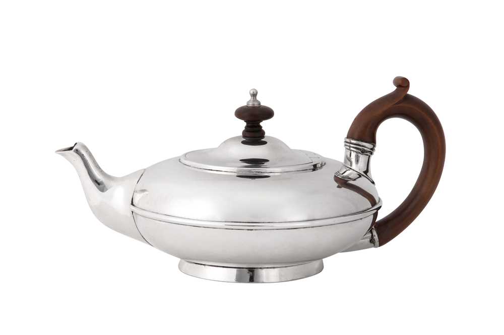 Lot 20 - A George IV sterling silver bachelor’s teapot, London 1828 by Robert Garrard II (reg. 16th April 1818)
