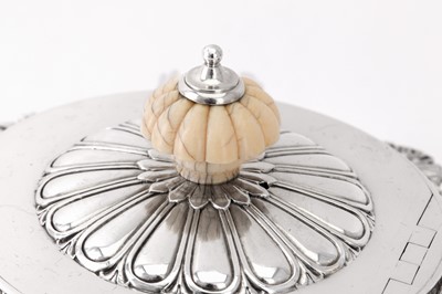 Lot 120 - A George IV sterling silver teapot, London 1823 by John Bridge of Rundell, Bridge and Rundell (reg. 25th Nov 1823)