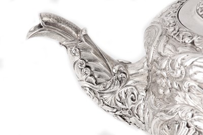 Lot 113 - A George IV sterling silver teapot, London 1825 by Joseph Craddock (reg. 13th Oct 1825)