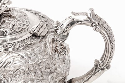 Lot 113 - A George IV sterling silver teapot, London 1825 by Joseph Craddock (reg. 13th Oct 1825)