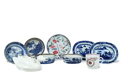 Lot 405 - A COLLECTION OF NINE CHINESE PORCELAIN ITEMS....
