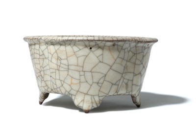 Lot 82 - A CHINESE GE-TYPE QUATREFOIL INCENSE BURNER. ...