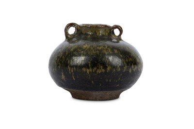 Lot 195 - A CHINESE BLACK-GREEN GLAZED POTTERY JAR. The...