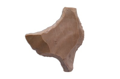 Lot 1 - AN EGYPTIAN PREDYNASTIC BIRD FLINT Naqada II -...