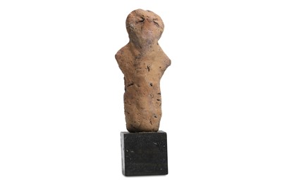 Lot 63 - A VINCA TERRACOTTA STATUETTE Circa 4th...