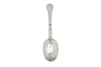Lot 368 - A William and Mary sterling silver trefid...