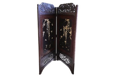 Lot 476 - An early 20th Century Japanese Shibayama style...